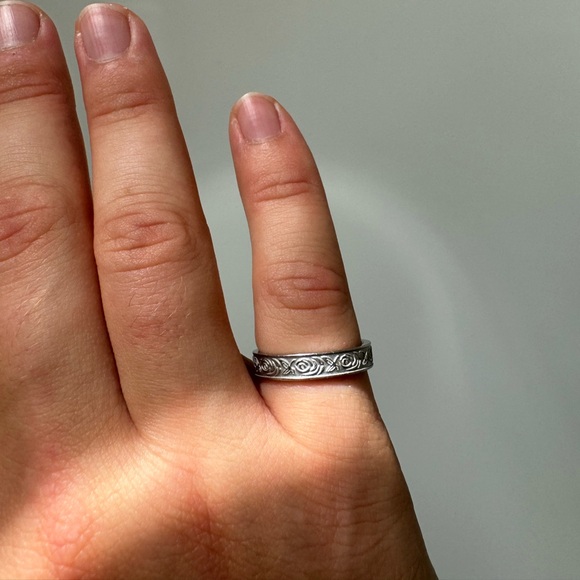 Floral Ring Size 9 - Picture 1 of 5